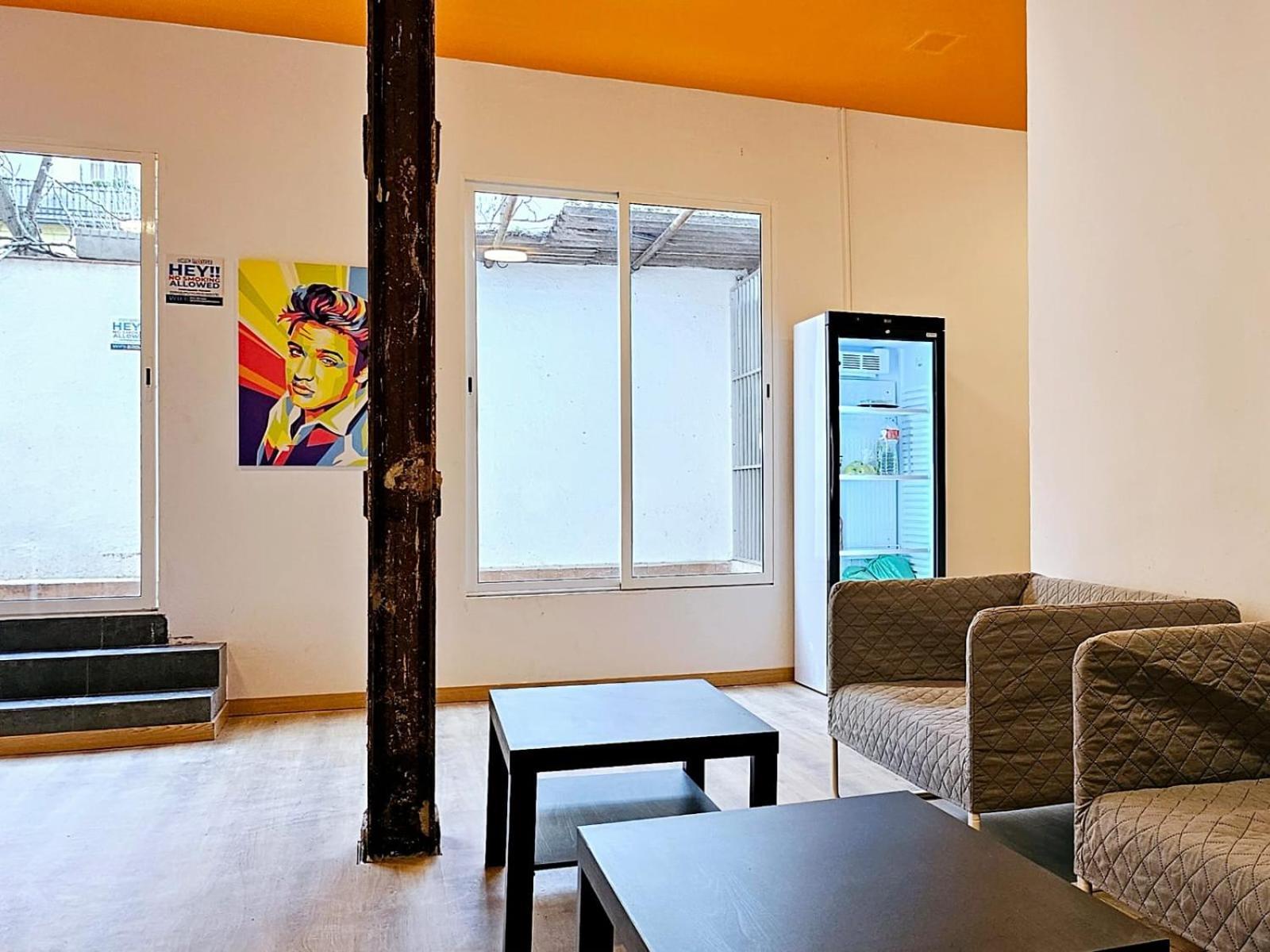 Arc House Pop Art Hostel Madrid Exterior photo